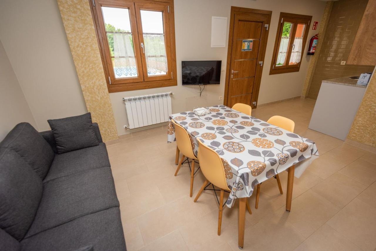 Apartamentos Navalin Тапия-де-Касарьего Экстерьер фото