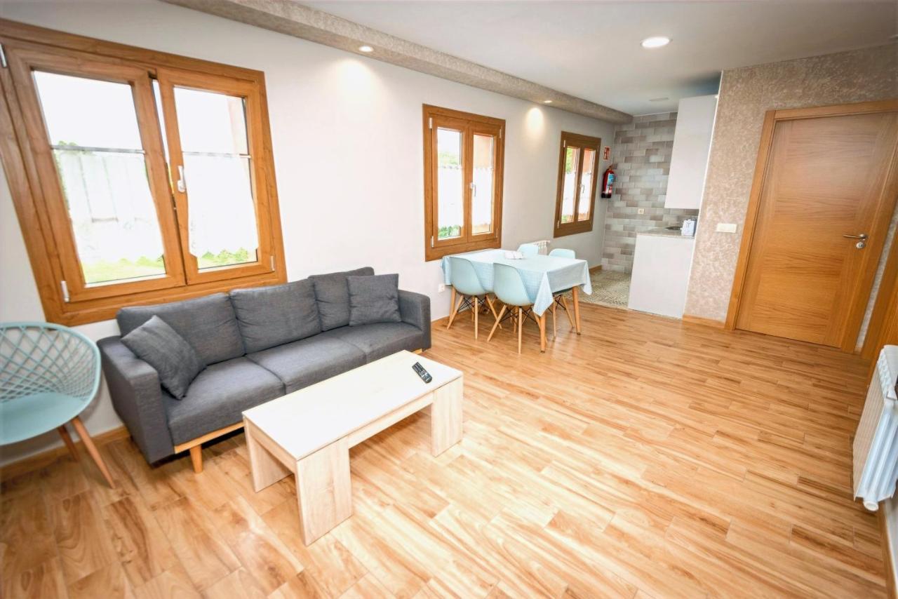 Apartamentos Navalin Тапия-де-Касарьего Экстерьер фото