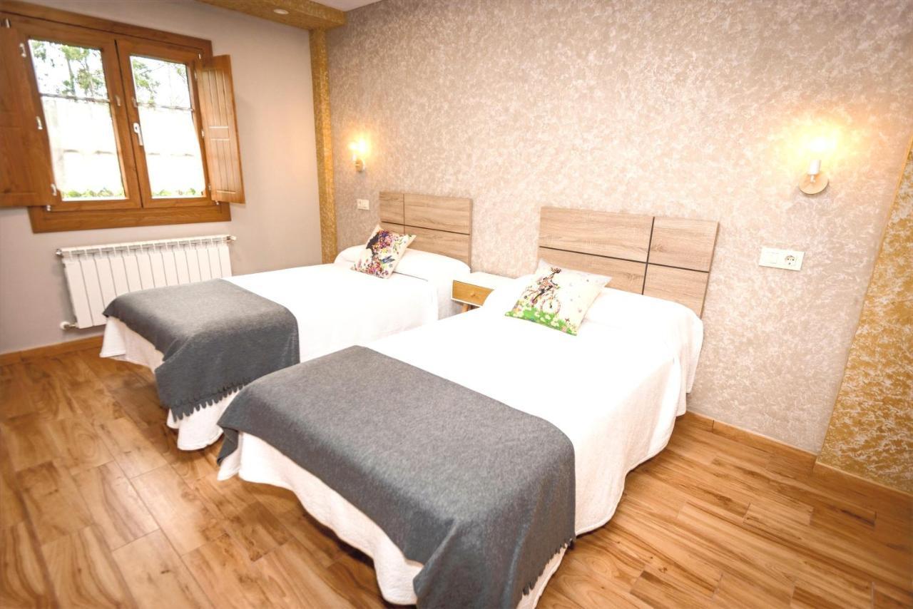 Apartamentos Navalin Тапия-де-Касарьего Экстерьер фото