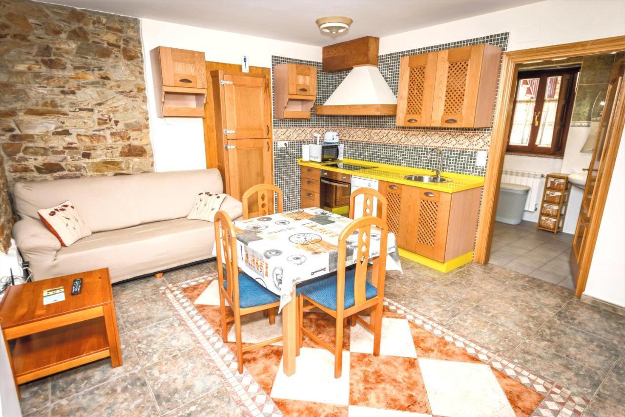 Apartamentos Navalin Тапия-де-Касарьего Экстерьер фото