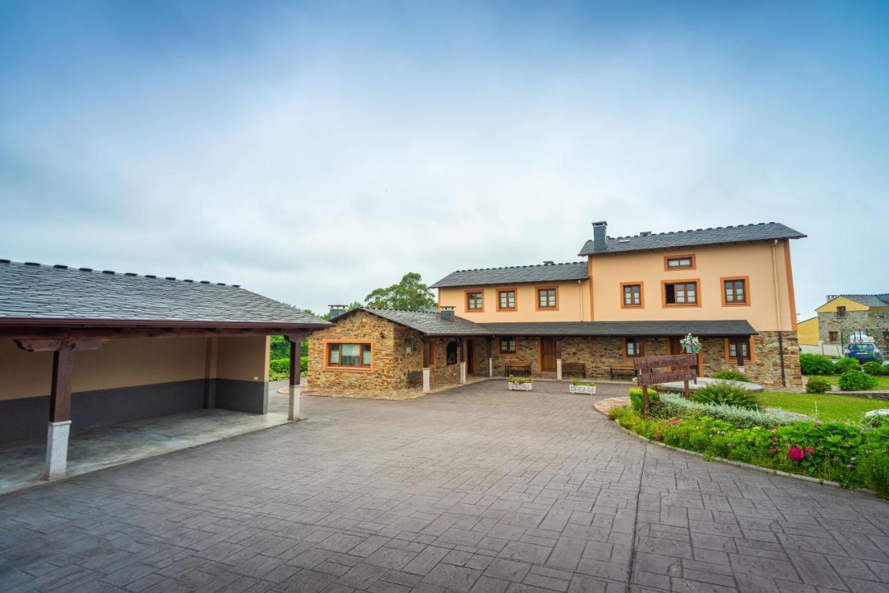 Apartamentos Navalin Тапия-де-Касарьего Экстерьер фото