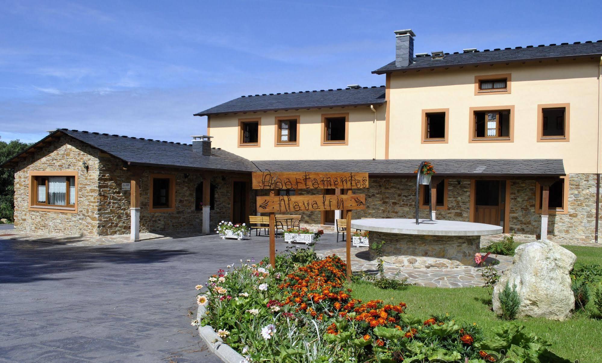 Apartamentos Navalin Тапия-де-Касарьего Экстерьер фото